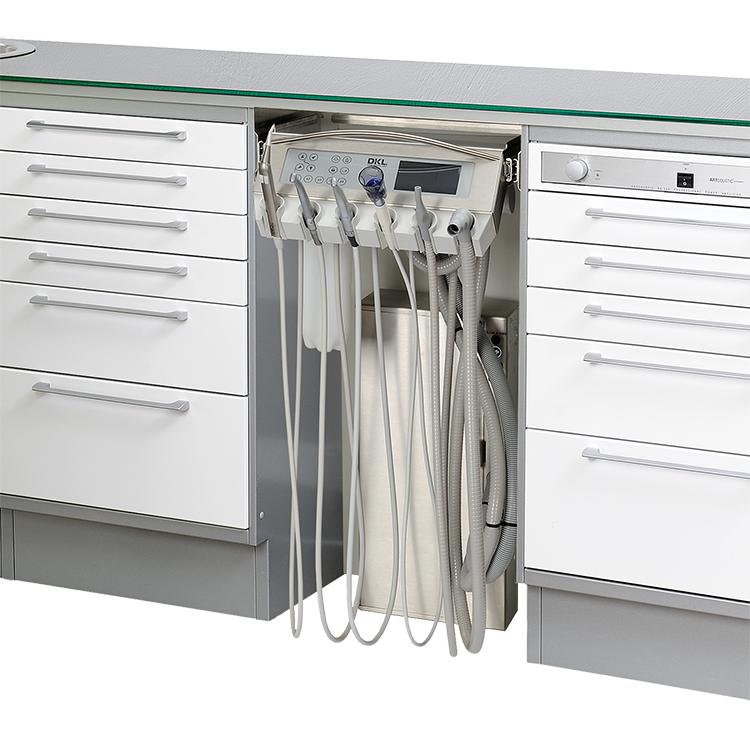 ARZTGERÄT IN DER SCHRANKZEILE